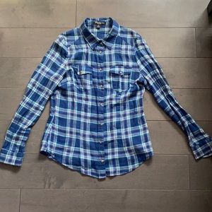 Cute blue fitted flannel
